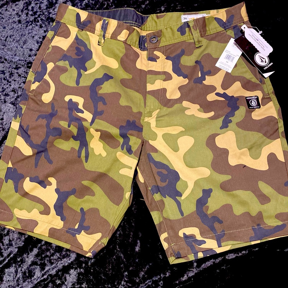 Men’s volcom shorts